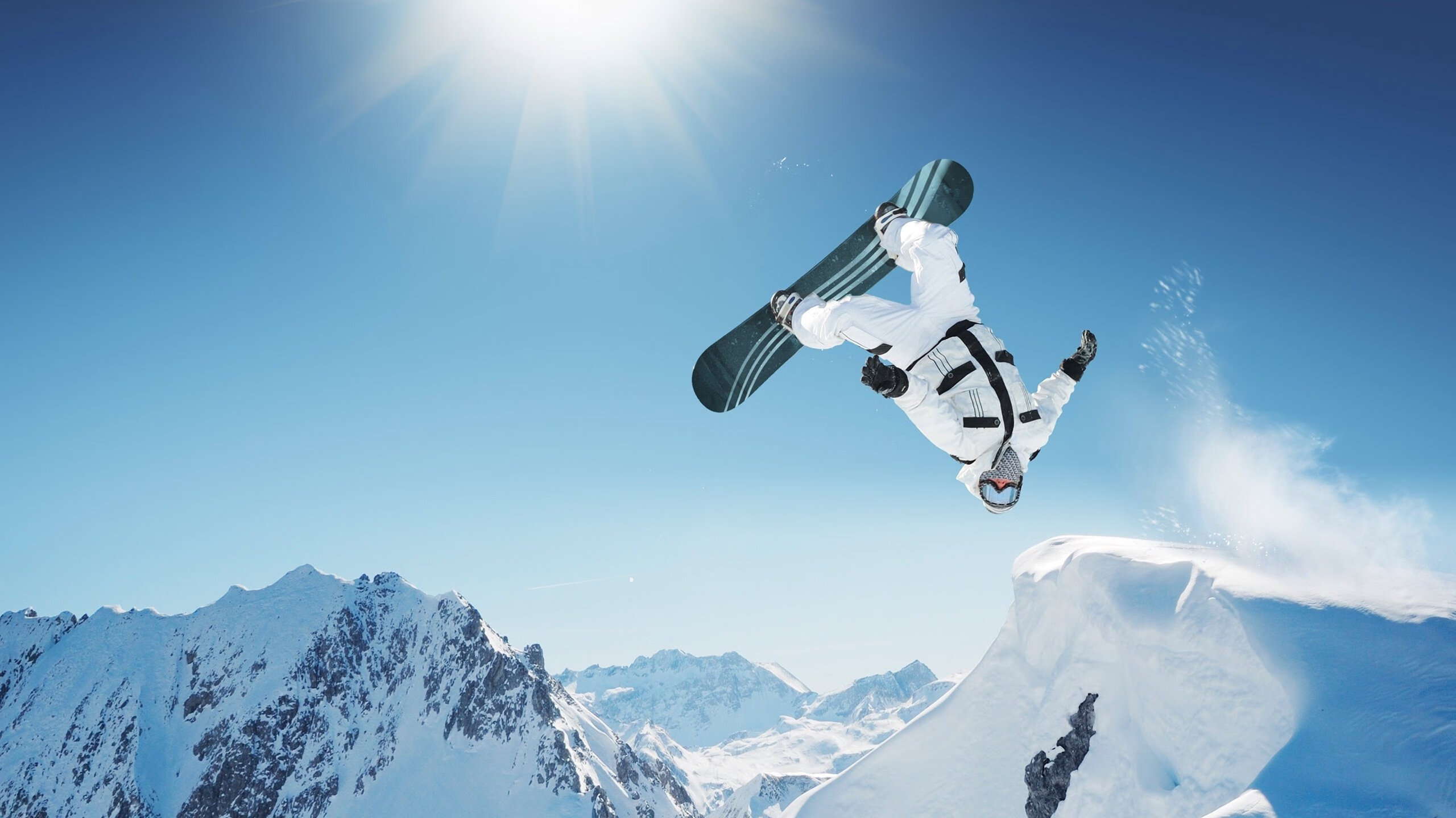 敌强我更强：比赛场上的擦枪走火，敌强我弱的近义词